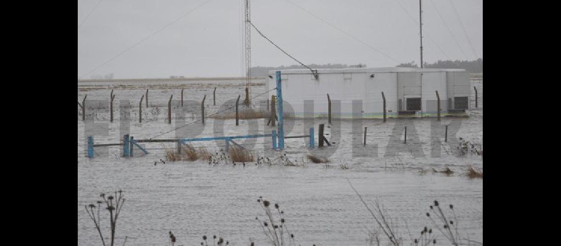 La zona de rotonda se inundÃ³ y dejÃ³ sin Internet a La Madrid y Laprida Fotos- Marcelo BeltrÃn 