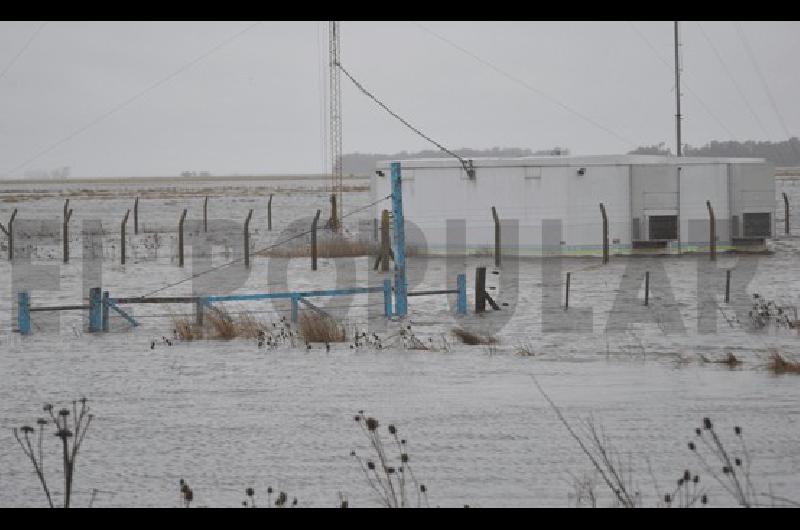 La zona de rotonda se inundÃ³ y dejÃ³ sin Internet a La Madrid y Laprida Fotos- Marcelo BeltrÃn 