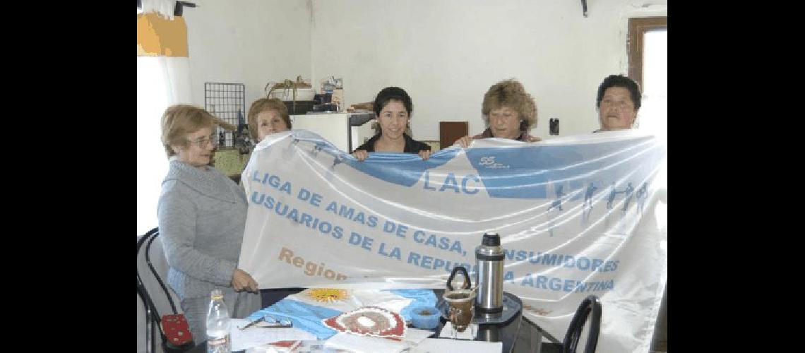 La Liga de Amas de Casa de La Madrid organiza un taller de decorado de macetas SerÃ el martes en el buffet de IJN Agencia 