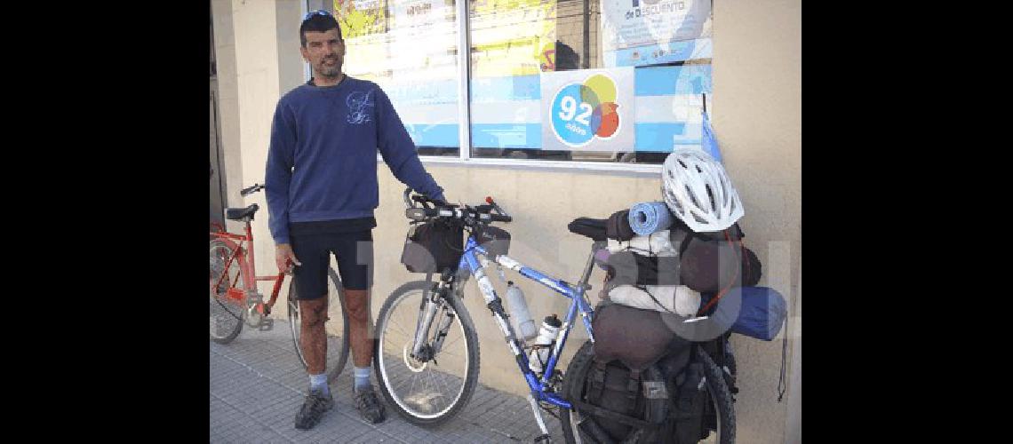 El ciclista concluyÃ³ aquÃ­ una travesÃ­a que lo llevÃ³ hasta TucumÃn Agencia 