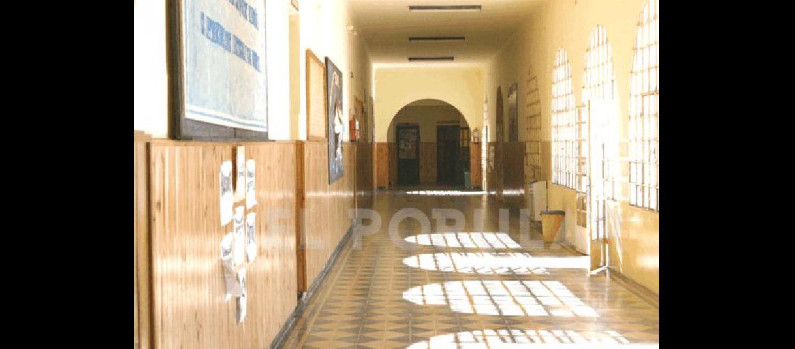 Las escuelas estuvieron prÃcticamente desiertas en La Madrid El paro promediÃ³ el 90 por ciento en los dos dÃ­as Agencia 