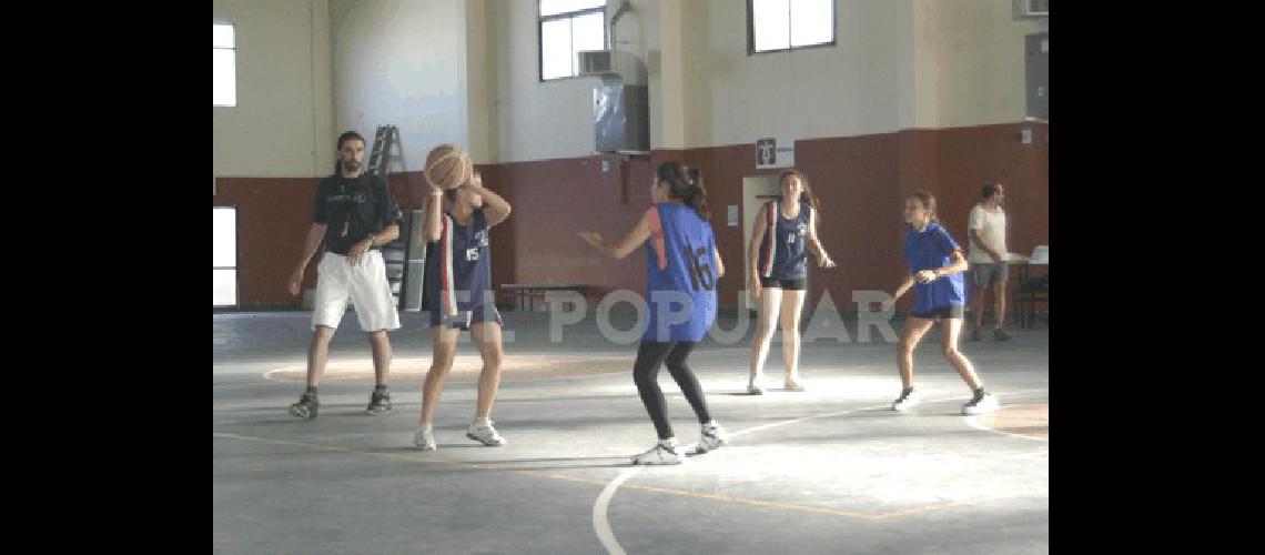 El lunes el minibÃsquetbol del CEF NÂº 66 recibiÃ³ a Laprida para despedir el aÃ±o 