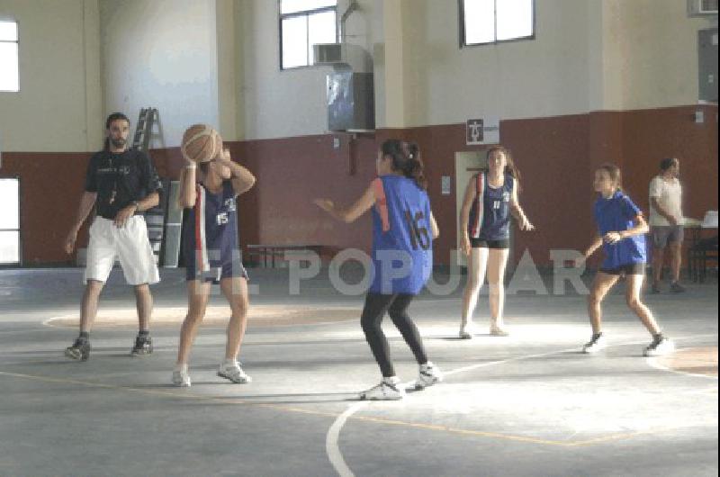 El lunes el minibÃsquetbol del CEF NÂº 66 recibiÃ³ a Laprida para despedir el aÃ±o 