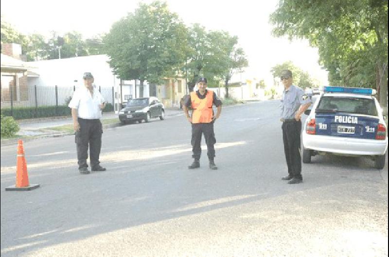 Oficiales de TrÃnsito y de la PolicÃ­a intensifican los controles vehiculares para crear conciencia sobre la seguridad vial Agencia 
