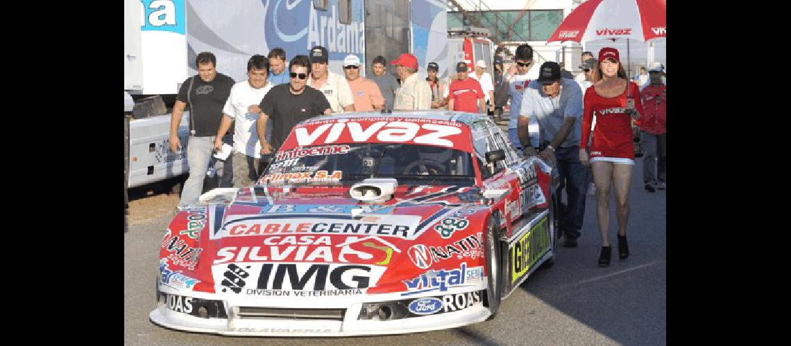El primer dÃ­a del TC Pista en OlavarrÃ­a mostrÃ³ como dueÃ±o de la clasificaciÃ³n provisoria al piloto local NicolÃs Pezzucchi con la Dodge del UR Racing 