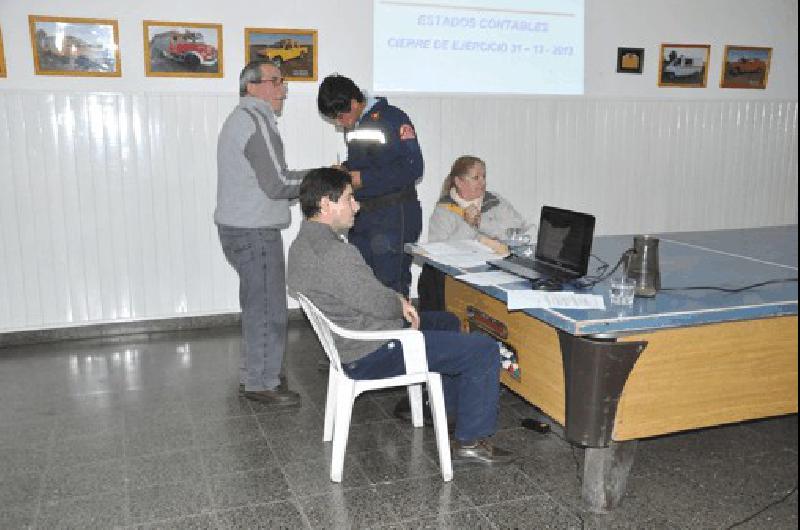 Se realizÃ³ la asamblea anual de los Bomberos Voluntarios de La Madrid MÃ³nica Olivero fue reelegida como presidente de la ComisiÃ³n 