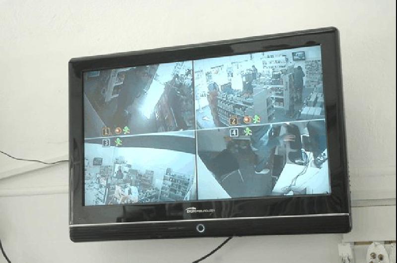 Cada vez mÃs comercios lamatritenses colocan equipos de seguridad para evitar los robos 