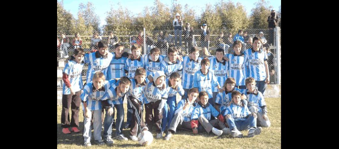 Emir Popp festeja su gol Racing le ganÃ³ 2 a 0 a Ingeniero en el superclÃsico de La Madrid 