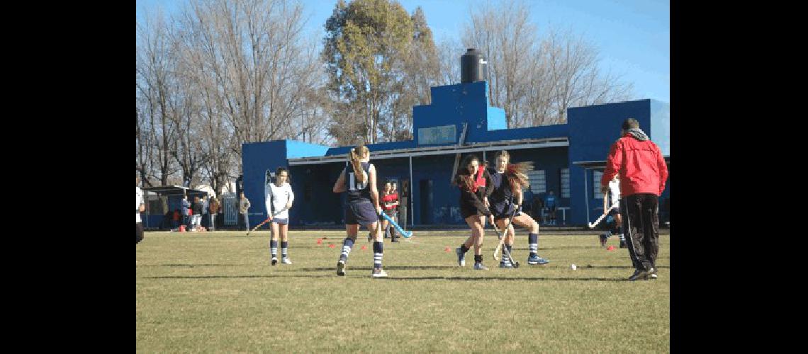 Unas 120 niÃ±as de La Madrid Laprida y Benito JuÃrez participaron del encuentro 