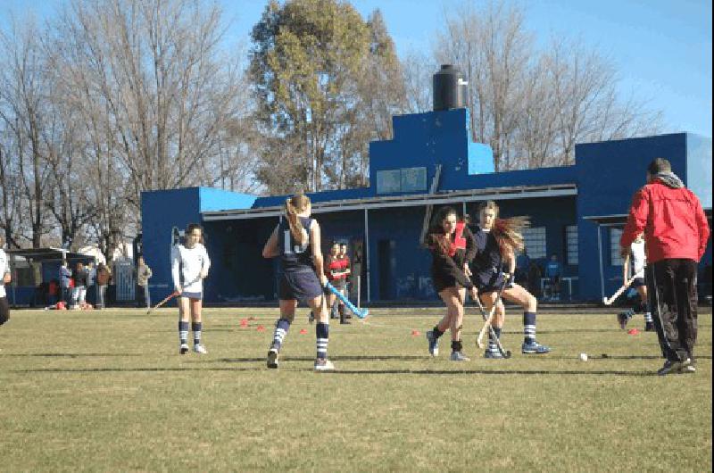 Unas 120 niÃ±as de La Madrid Laprida y Benito JuÃrez participaron del encuentro 