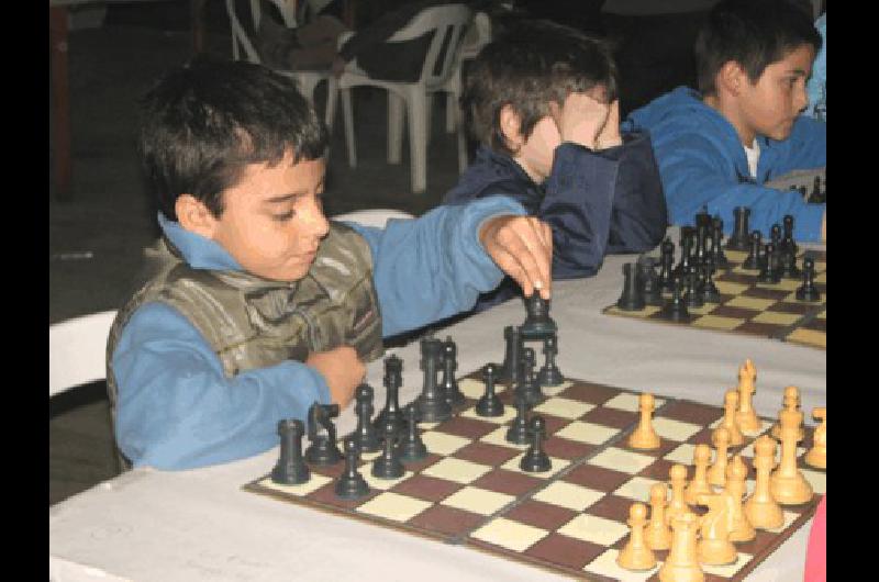 TomÃs Cruz junto al profesor Aldo GarcÃ­a Labandal 