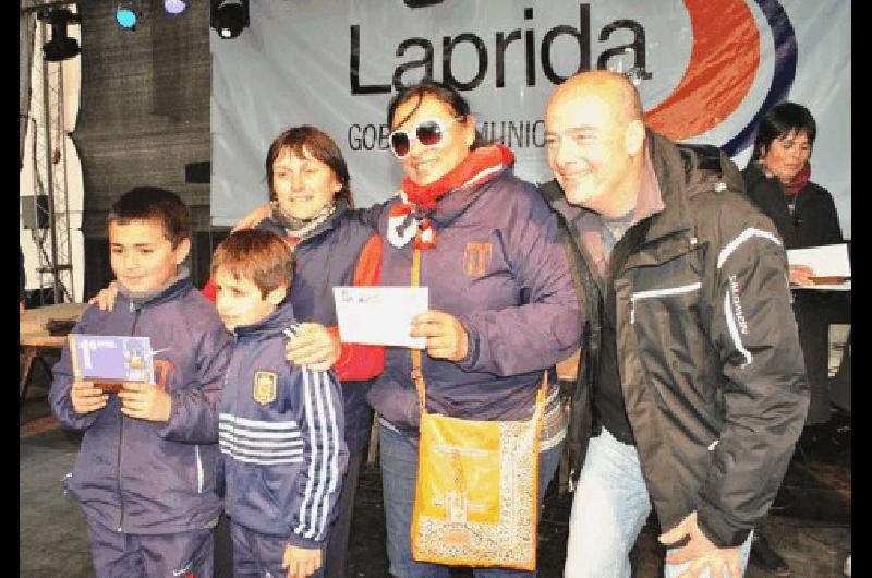 El Club LilÃn recibiÃ³ el primer premio del concurso de vidrieras 