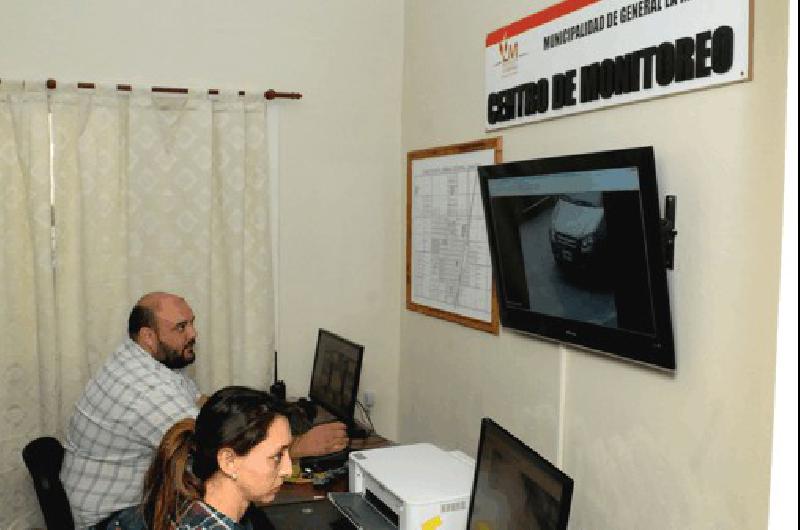 El Centro de Monitoreo de La Madrid cuenta con cÃmaras fijas y mÃ³viles Aporta imÃgenes para la PolicÃ­a y la Justicia 
