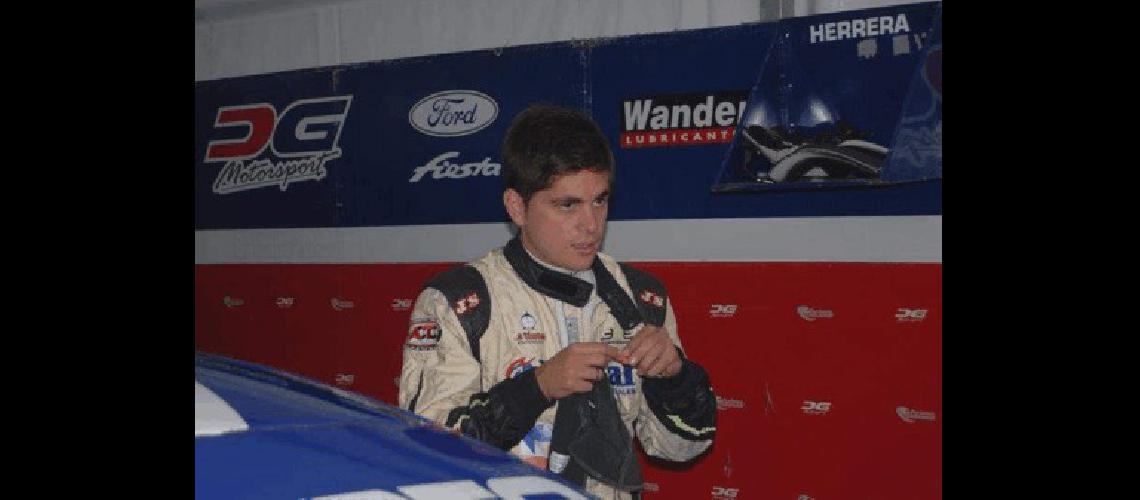 Herrera dejÃ³ el Kinetic y volverÃ al Clio ProbarÃ el auto del campeÃ³n Machuca 