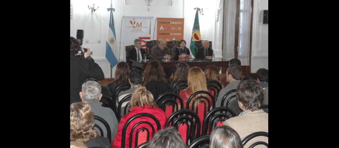 AdemÃs del encuentro con el Intendente la funcionaria provincial participÃ³ de una charla 