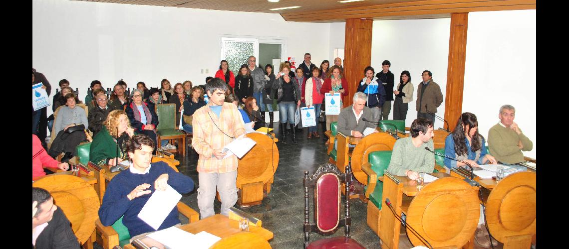 SebastiÃn LÃ³pez entregÃ³ los proyectos de ordenanza a los concejales de los tres bloques 