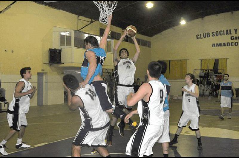 El FortÃ­n le ganÃ³ anoche a Estudiantes en el gimnasio Amadeo Bellingeri 
