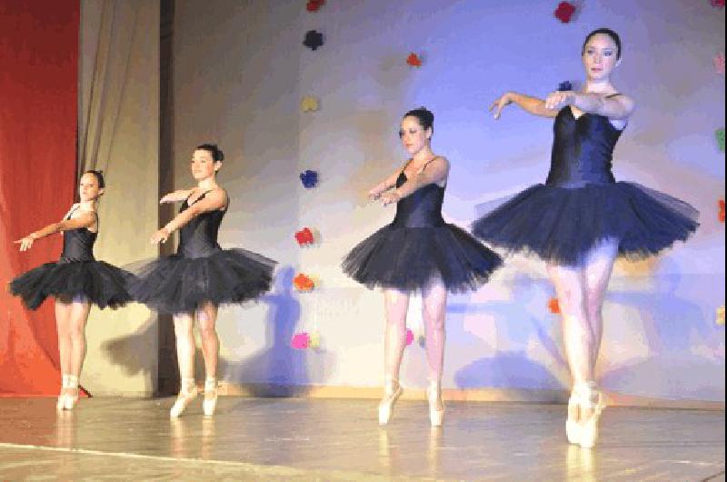 A lo largo de la semana hubo distintos espectÃculos artÃ­sticos en La Madrid entre ellos la danza 