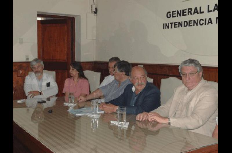 Las autoridades lamatritenses rubricaron un acuerdo con la UnicÃ©n para que estudiantes de Medicina realicen prÃcticas en el Hospital Dr Mariano Etchegaray 
