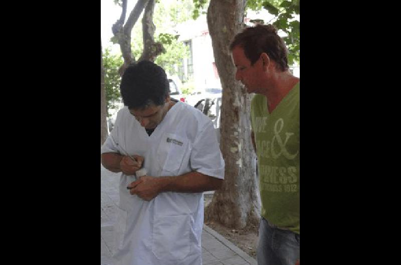 TÃ©cnicos del Instituto BacteriolÃ³gico TomÃs PerÃ³n visitaron General La Madrid y tomaron muestras del agua 