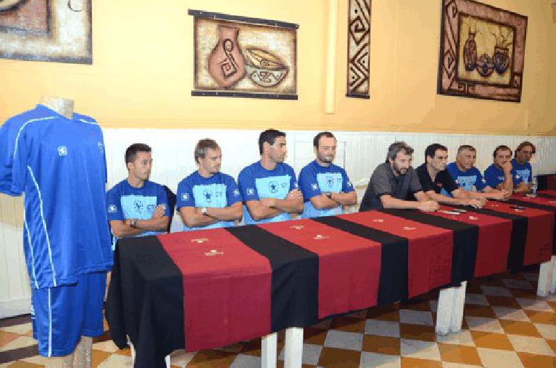 Daniel Guitart y RaÃºl Cantoni en el centro explicaron el trabajo que pretenden realizar en Racing 