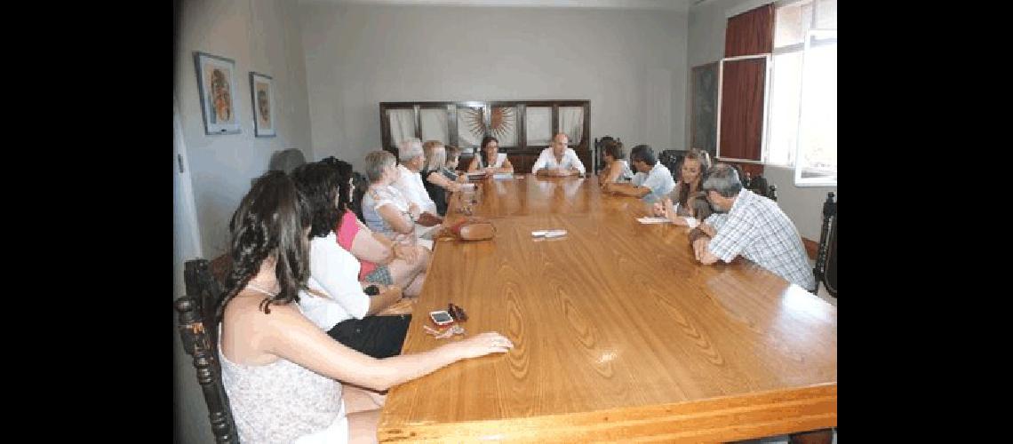 La entrega se realizÃ³ a los padres de los alumnos universitarios 