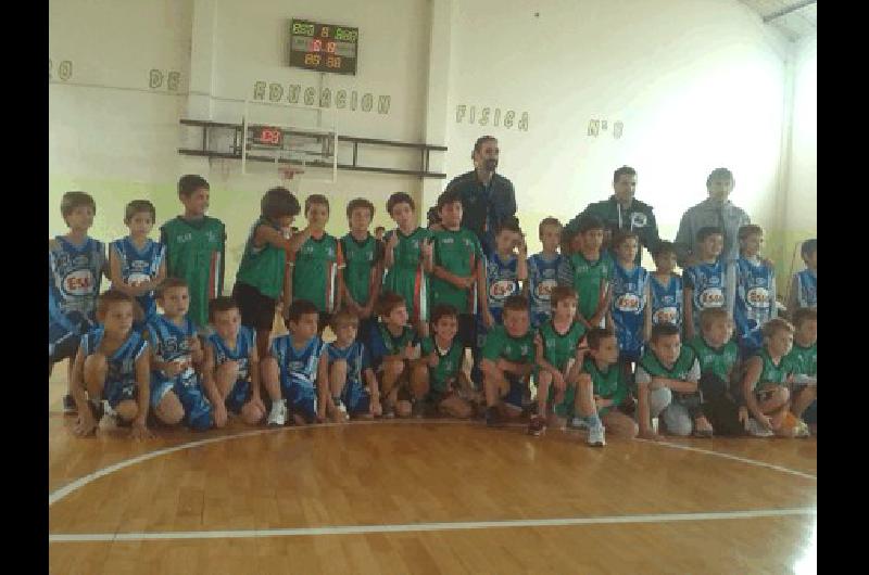 En la cancha de bÃsquet de Racing se realizÃ³ un amistoso entre chicos de La Madrid y Laprida 
