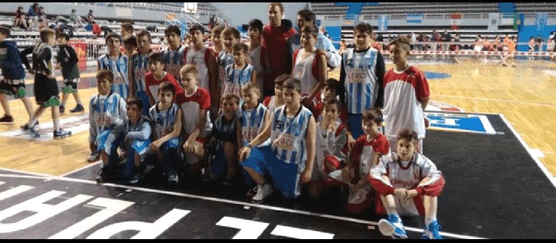 Tres equipos de Racing de La Madrid participaron de un encuentro internacional de bÃsquetbol 