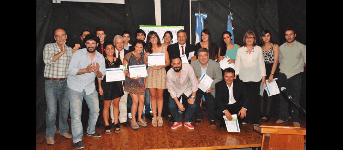 Grupo de Egresados de la Tecnicatura de la extensiÃ³n Ãulica Laprida 