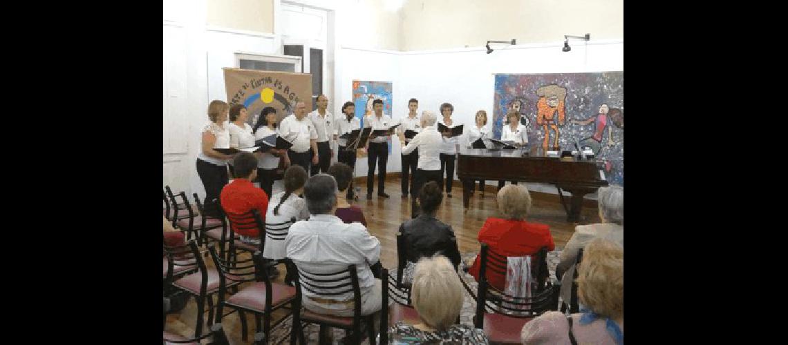 El grupo estÃ conformado por coreutas jÃ³venes y de mayor experiencia y se rescata la ductilidad 