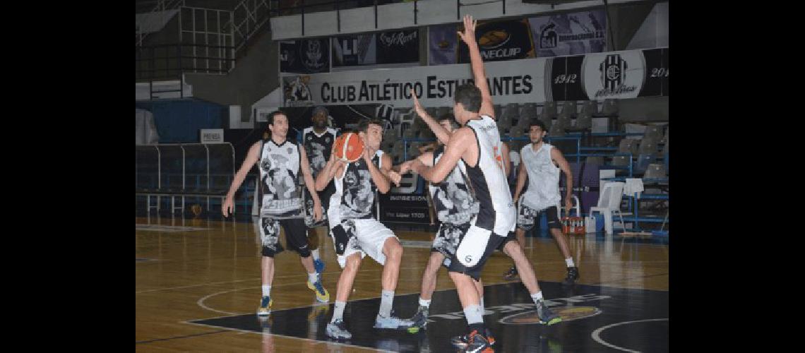 Estudiantes se entrenÃ³ ayer a la tarde y hoy buscarÃ� volver al triunfo ante Petrolero Argentino 