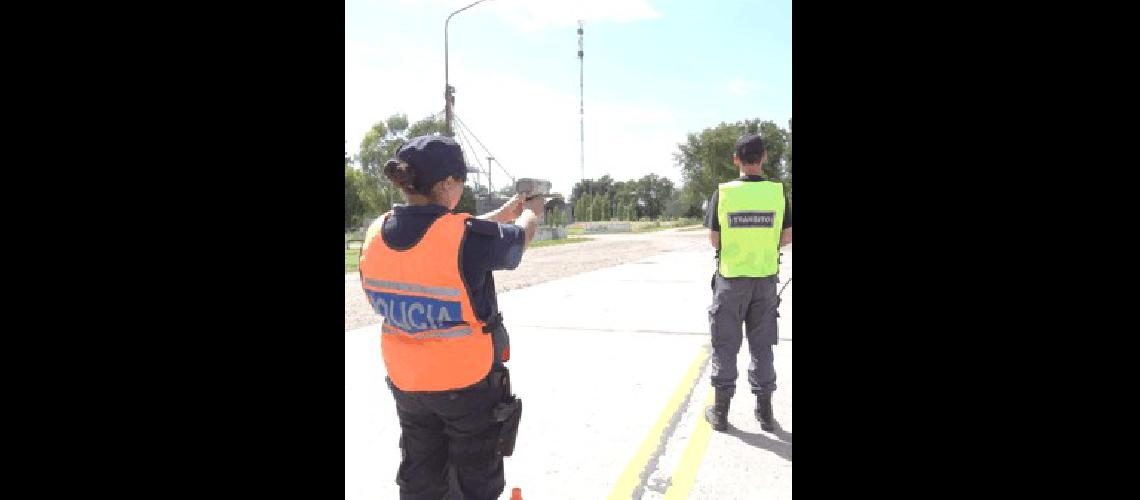 La policÃ­a e inspectores de trÃnsito realizan operativos de control en la planta urbana y los accesos a La Madrid 