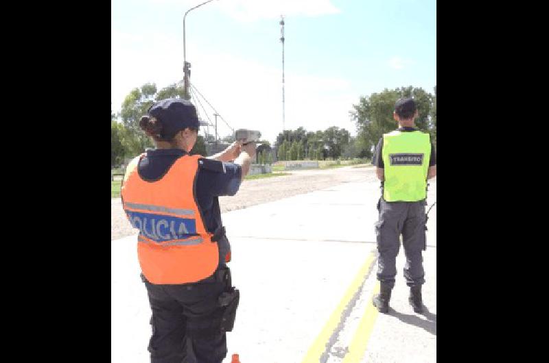 La policÃ­a e inspectores de trÃnsito realizan operativos de control en la planta urbana y los accesos a La Madrid 