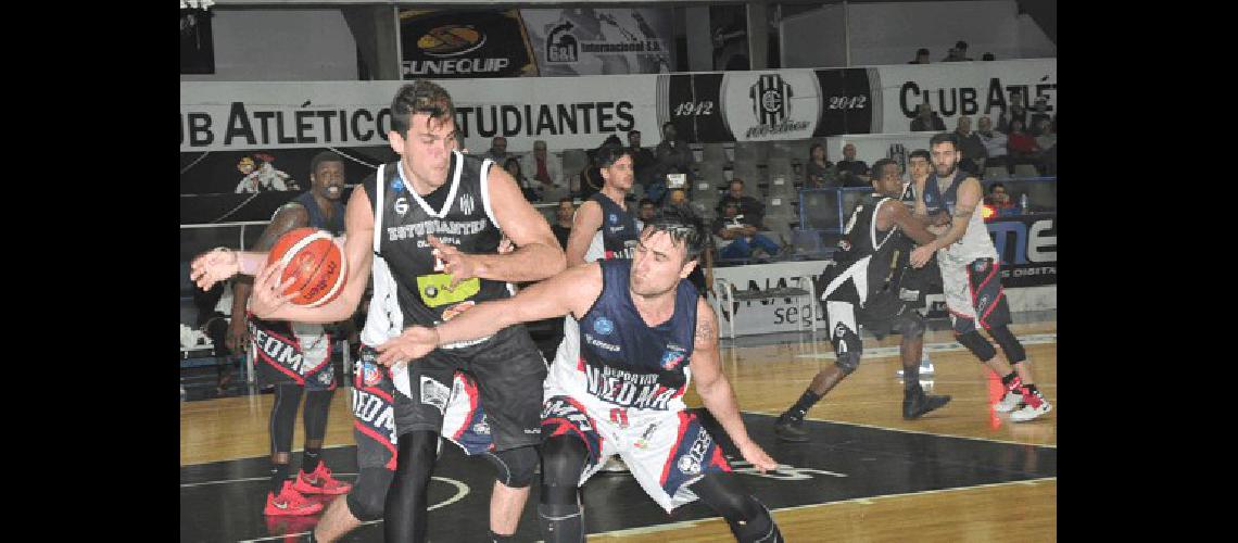 El rendidor alero rosarino Rodrigo SÃ�nchez anotÃ³ anoche 24 puntos ante el equipo rionegrino 