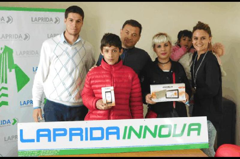 Los funcionarios del Ãrea entregaron los premios 