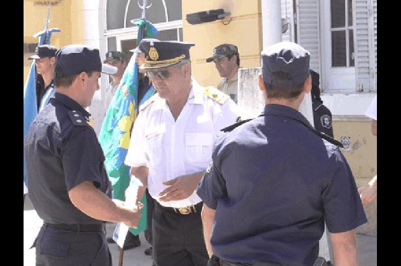 El comisario inspector Fabio Rivero jefe de la Departamental de PolicÃ­a Coronel SuÃrez visitÃ³ General La Madrid 