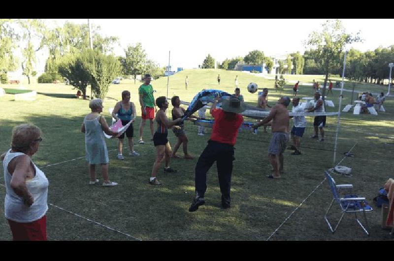 La actividad acuÃtica estuvo compartida con niÃ±os de la Colonia Municipal 