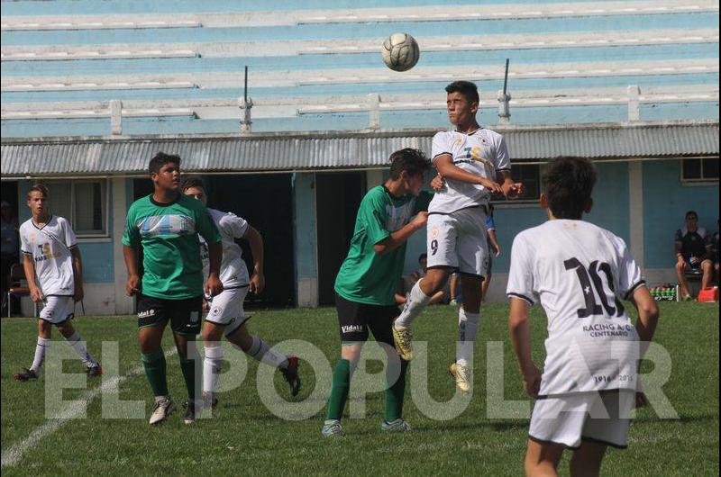 Recorrido fotograacutefico por <br>el claacutesico Ferro - Racing