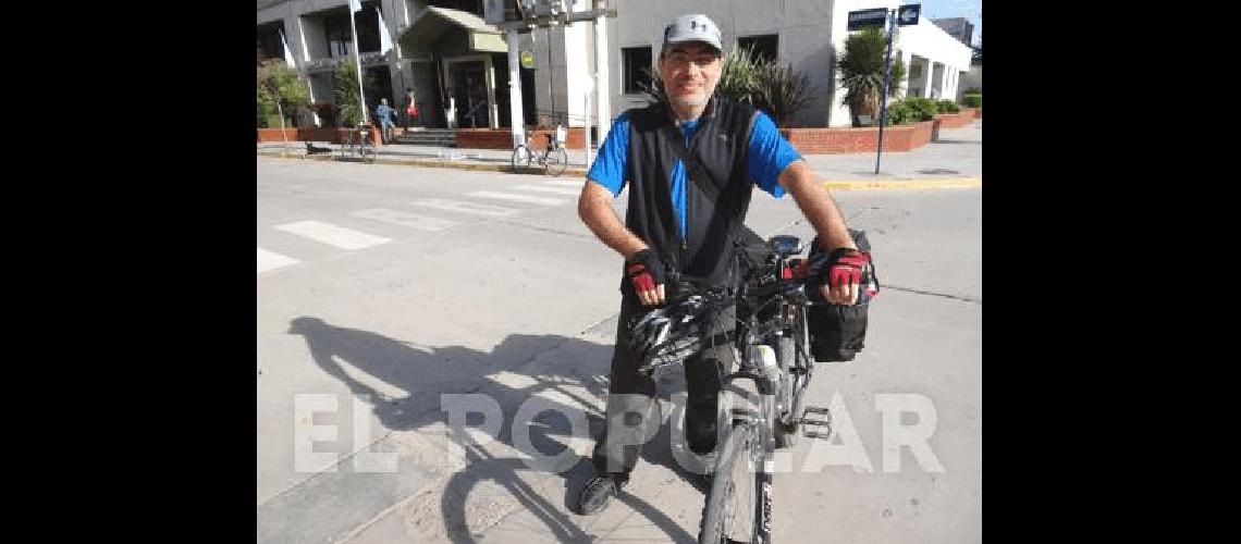 Javier Santamarina estÃ viajando hasta Sierra de la Ventana en bicicleta y ayer estuvo en General La Madrid 