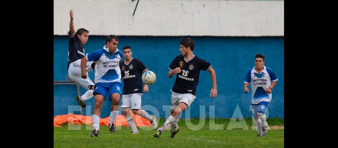 Racing lo dio vuelta en el segundo tiempo