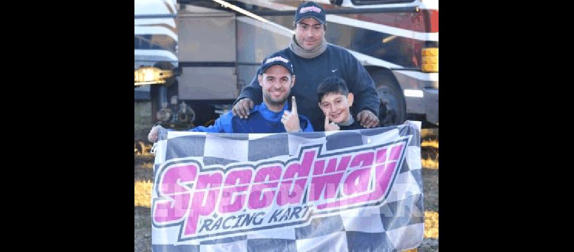JosÃ© Fani y su preparador celebran la pole en MÃster 150cc 