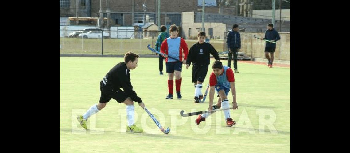Estudiantes y LilÃn jugaron en la cancha sintÃ©tica del albinegro 