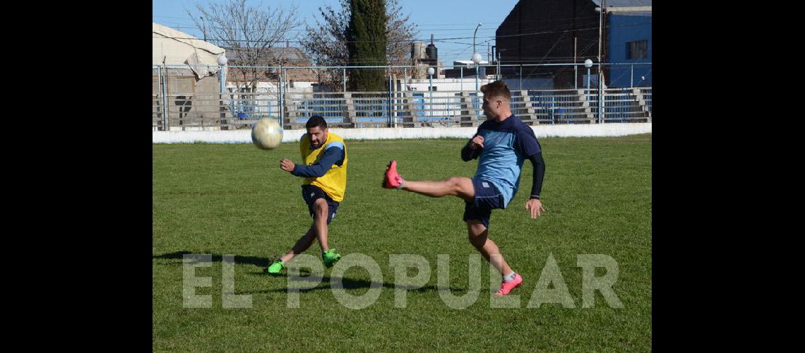 Ferro tuvo sus primeros minutos de fuacutetbol de cara al amistoso