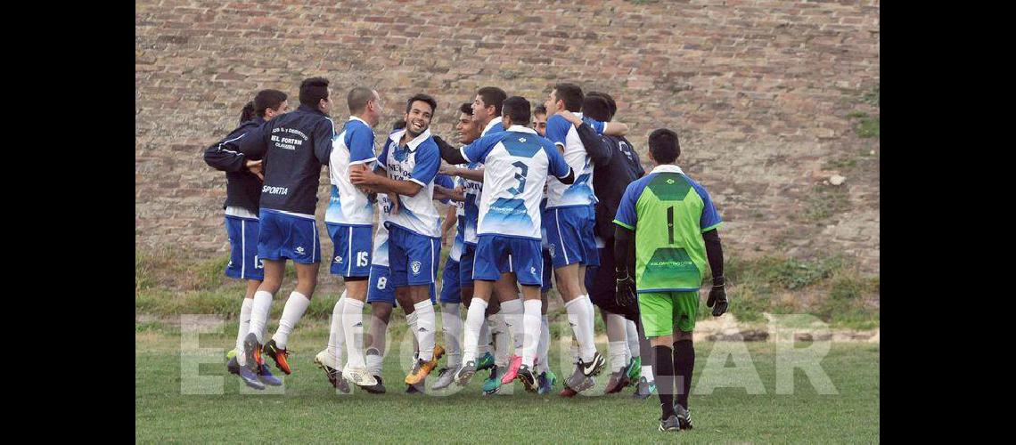 Relato fotograacutefico de una definicioacuten para los rivales del riel