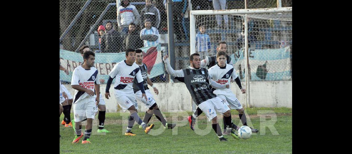Relato fotograacutefico de una definicioacuten para los rivales del riel