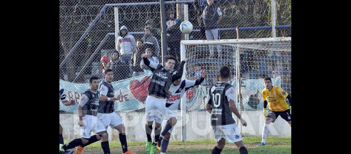 Relato fotograacutefico de una definicioacuten para los rivales del riel