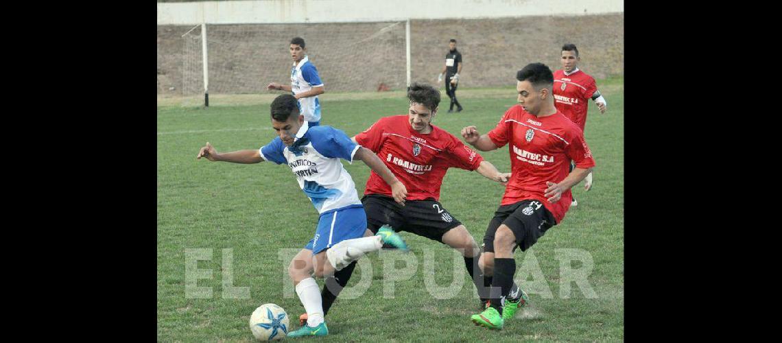Relato fotograacutefico de una definicioacuten para los rivales del riel