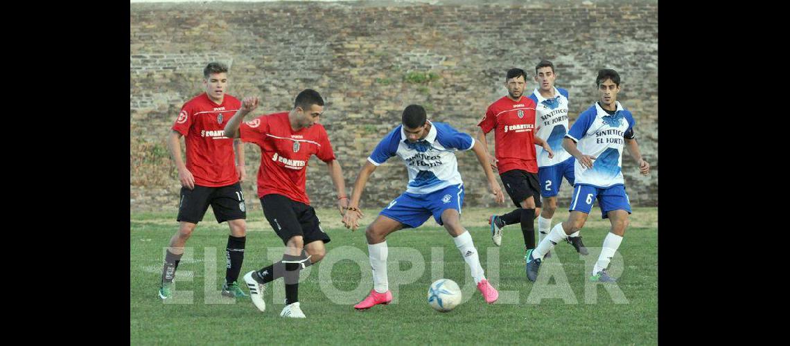 Relato fotograacutefico de una definicioacuten para los rivales del riel