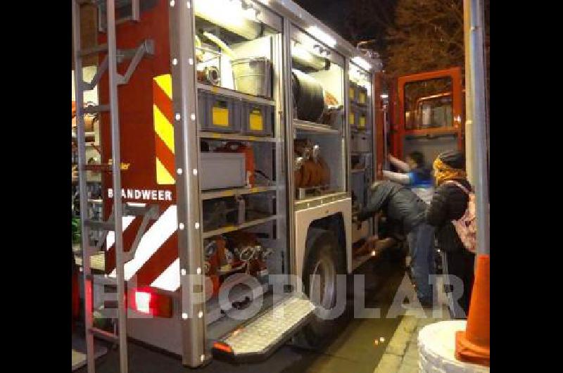 El vehÃ­culo autobomba tiene 4000 litros de agua y estÃ equipada para incendios de campo y accidentes 