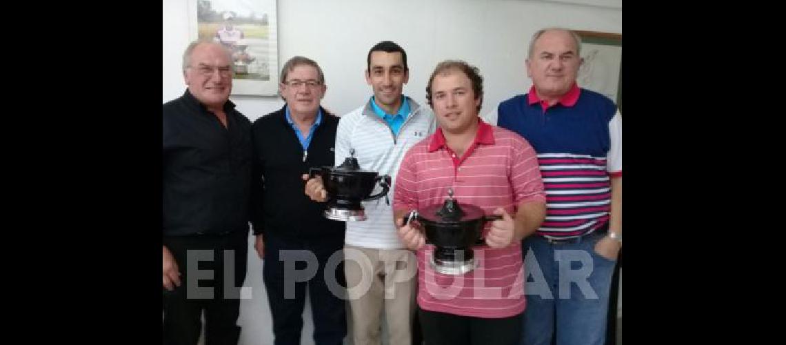 Le entregaron el premio a los ganadores Walter SaÃºl y Aldo Gelso 